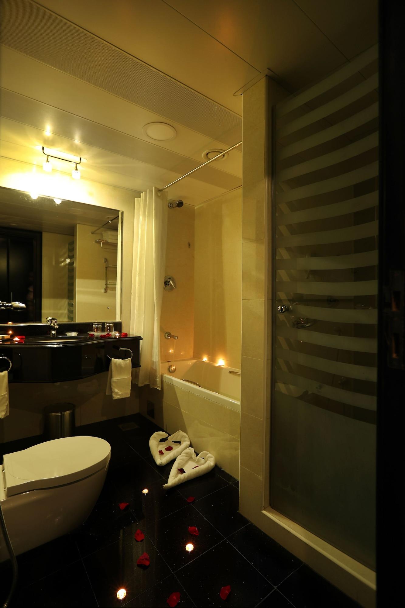 Royal Grand Suite Hotel Charjah Extérieur photo