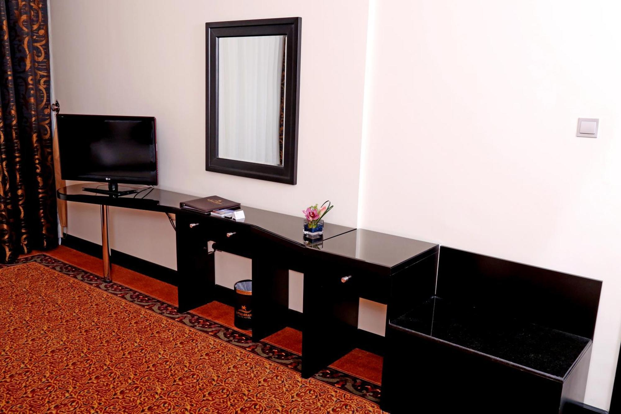 Royal Grand Suite Hotel Charjah Extérieur photo