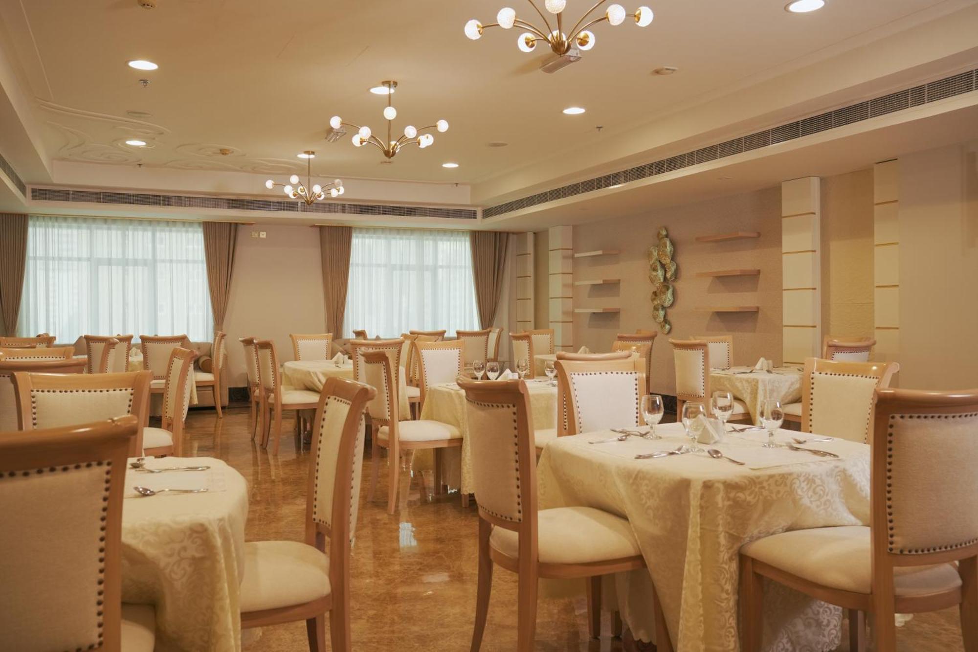 Royal Grand Suite Hotel Charjah Extérieur photo