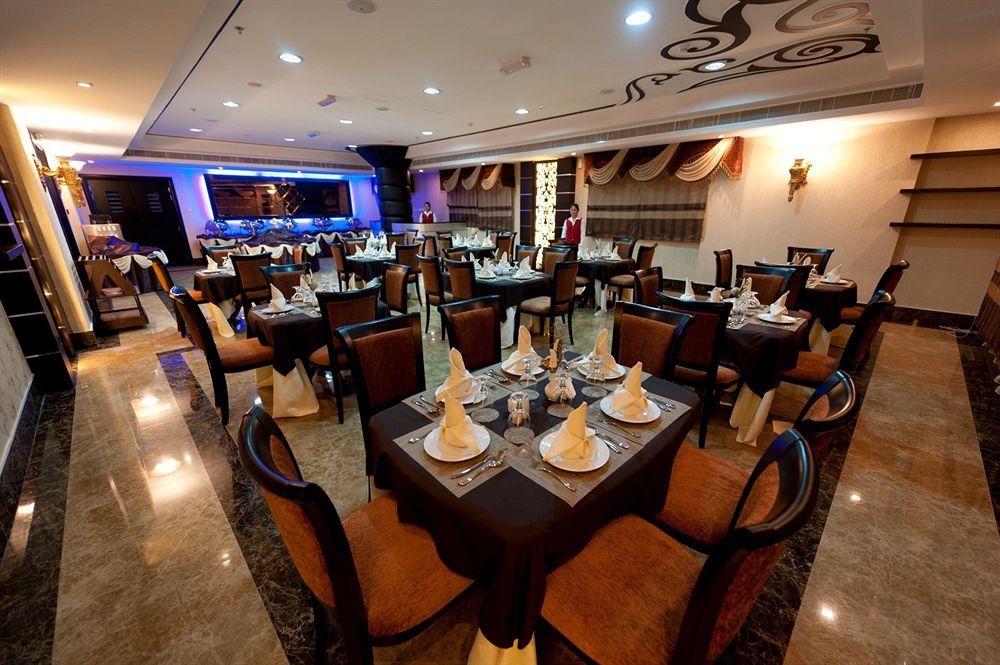Royal Grand Suite Hotel Charjah Extérieur photo