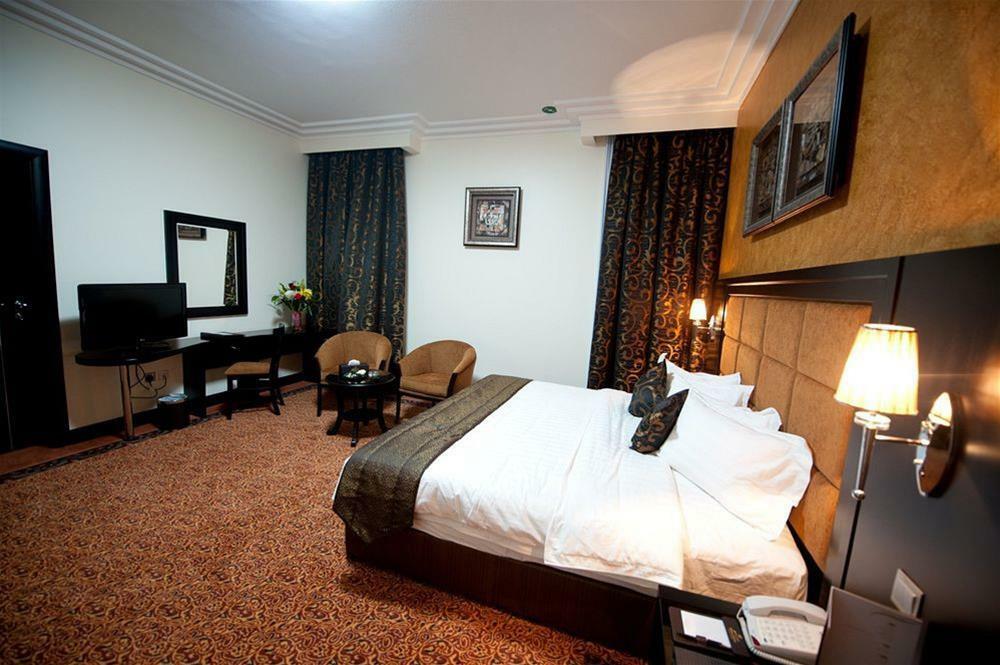 Royal Grand Suite Hotel Charjah Extérieur photo